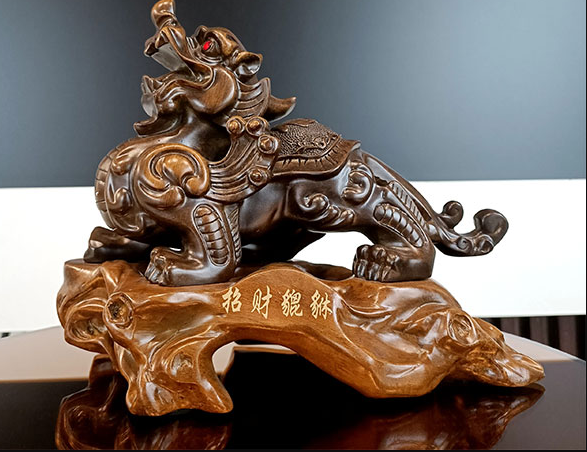 Gam Màu và Chất Liệu Tượng Tỳ Hưu Bằng Đồng Đỏ Cổ.png
